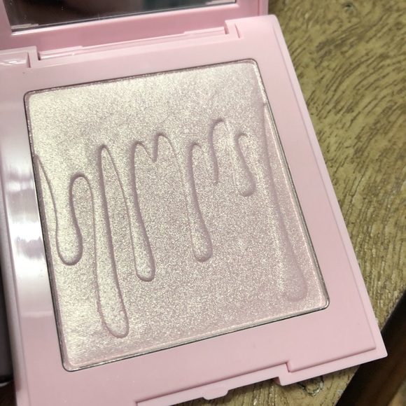 Kylie cosmetics ✨ PRINCESS PLEASE HIGHLIGHTER - Picture 3 of 6